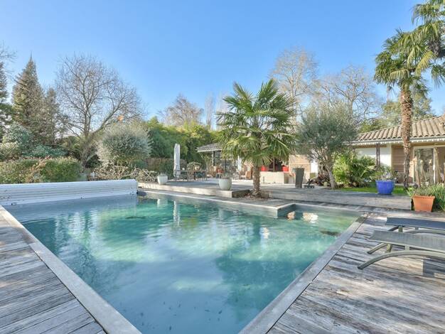 Maison de plain-pied à vendre 700 000 € 6 pièces 4 chambres 195 m² 3 000 m² de terrain Latresne 33360