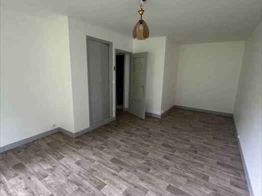 Appartement à louer 445 € 1 pièce 28 m² RDC Les Amoureux Louviers 27400