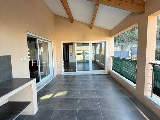 Appartement à louer 1 680 € 4 pièces 3 chambres 105,9 m² Étage 1/2 Nord La Ciotat 13600