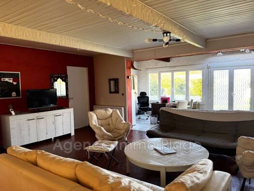 Maison à vendre 319 200 € 4 pièces 3 chambres 178 m² 3 480 m² de terrain Saint-Vivien-de-Médoc 33590
