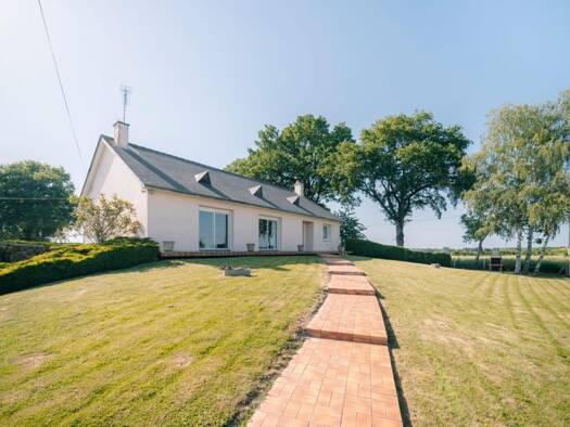 Maison à vendre 239 100 € 5 pièces 4 chambres 135 m² 6 855 m² de terrain Argentré-du-Plessis 35370