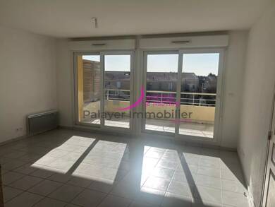 Appartement à louer 656 € 2 pièces 1 chambre 41 m² Dernier étage, Étage 3/3 Ouest Monteux 84170