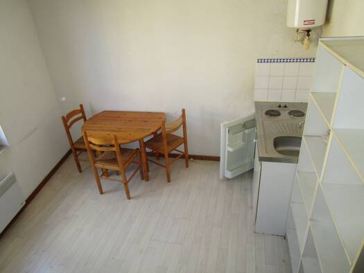 Appartement à louer 325 € 1 pièce 16 m² Étage 3/4 Bayonne 64100