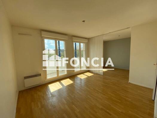 Appartement à louer 867 € 2 pièces 1 chambre 31,8 m² Albert Thomas-Marche Le Plessis-Robinson 92350