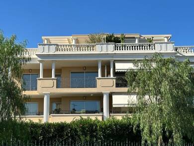 Duplex à louer 3 150 € 4 pièces 3 chambres 118 m² Dernier étage, Étage 2/2 St Laurent du Var 06700