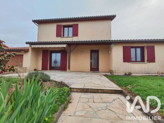 Maison à vendre 229 900 € 6 pièces 4 chambres 124 m² 1 766 m² de terrain Confolens 16500