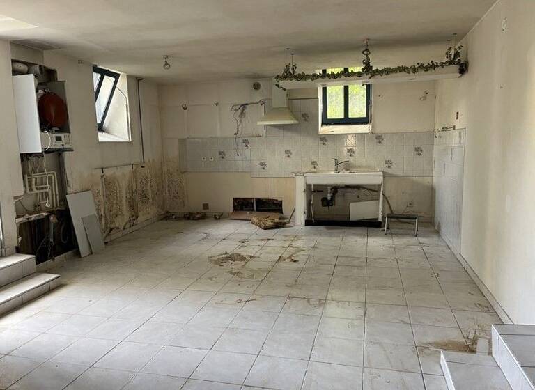 Appartement à vendre 134 460 € 2 pièces 1<br/>chambre 57 m²<br/>superficie RDC/3<br/>étage Fourvière-Saint Just Lyon 5ème 69005