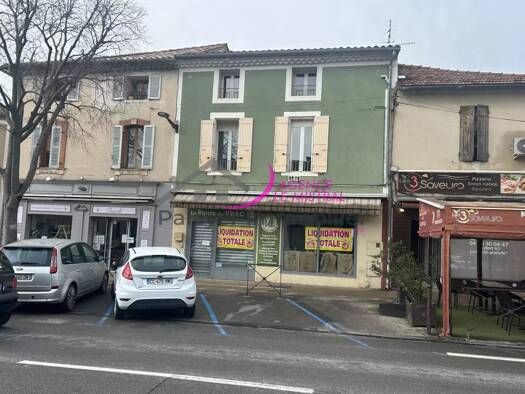 Local commercial à louer 900 € 90 m² de surface de vente Ouest Monteux 84170