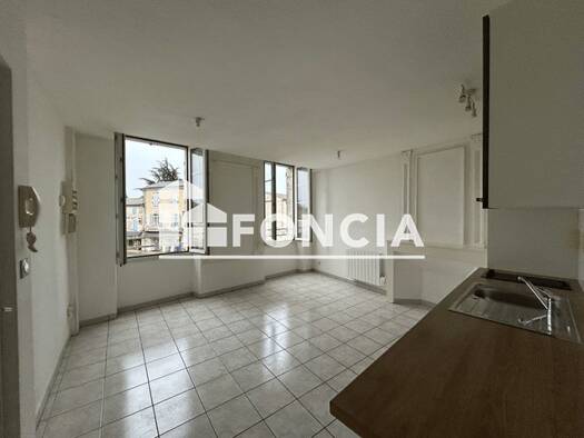 Appartement à louer 380 € 2 pièces 1 chambre 32,8 m² 2ème étage Casseneuil 47440