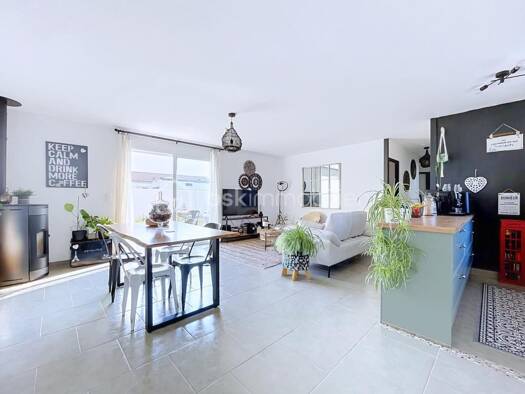 Maison de plain-pied à vendre 286 900 € 4 pièces 3 chambres 77 m² 322 m² de terrain Angliers 17540