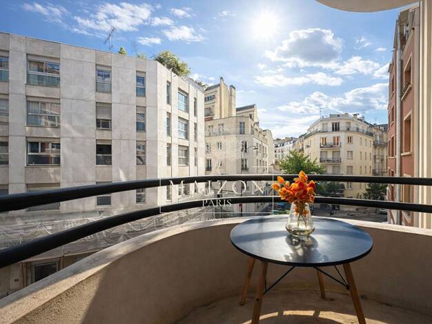 Appartement à vendre 315 000 € 1 pièce 30 m² Étage 2/8 Auteuil Sud Paris 16ème arrondissement 75016