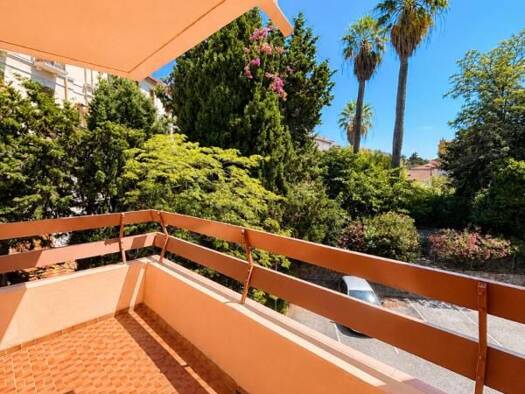 Appartement à vendre 238 000 € 2 pièces 1 chambre 48 m² Étage 2/3 Godillot Hyères 83400