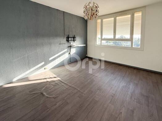 Appartement à louer 700 € 2 pièces 1 chambre 42,9 m² 4ème étage Villeneuve Fréjus 83600