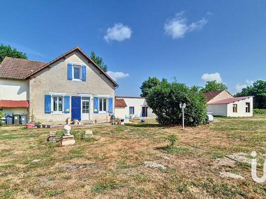 Maison à vendre 135 000 € 6 pièces 4 chambres 136 m² 2 736 m² de terrain Saint-Amand-Montrond 18200