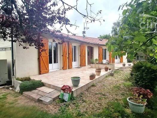 Villa à vendre 230 000 € 8 pièces 4 chambres 155 m² 3 032 m² de terrain Est Saint-Junien 87200