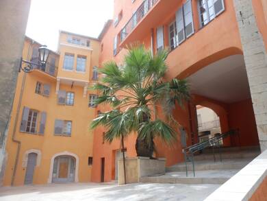 Appartement à louer 890 € 3 pièces 2 chambres 58,8 m² RDC Grasse 06130