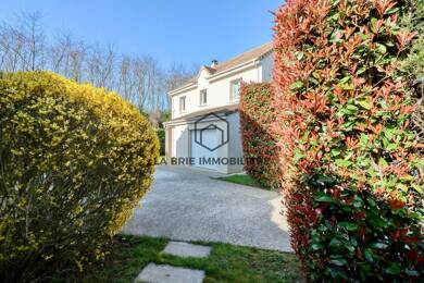 Maison à vendre 410 000 € 6 pièces 4 chambres 111 m² 439 m² de terrain Leclerc-Centre Ouest Brie Comte Robert 77170