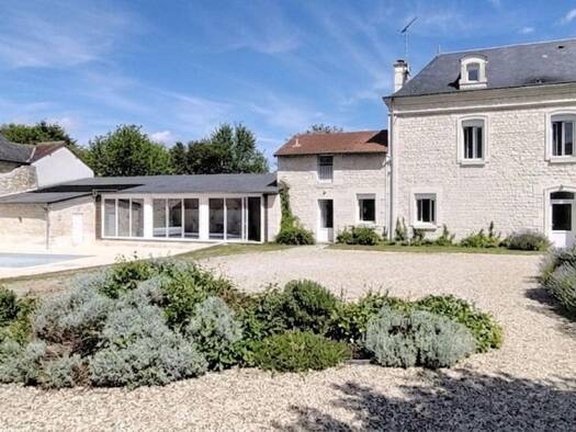 Maison à vendre 385 000 € 6 pièces 4 chambres 156 m² 7 034 m² de terrain Antran 86100