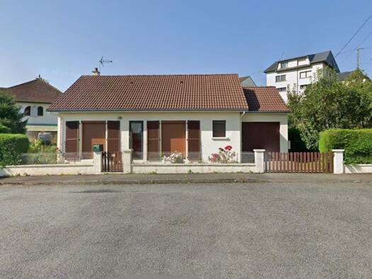 Maison de plain-pied à vendre 140 400 € 4 pièces 2 chambres 68 m² 493 m² de terrain Ussel 19200