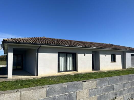 Maison de plain-pied à vendre 250 000 € 5 pièces 4 chambres 145 m² 1 248 m² de terrain Saint-Laurent-de-Neste 65150