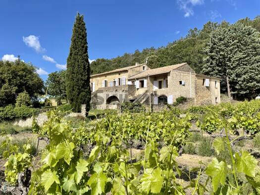 Ferme à vendre 890 000 € 11 pièces 8 chambres 302 m² 14 861 m² de terrain Uzes 30700