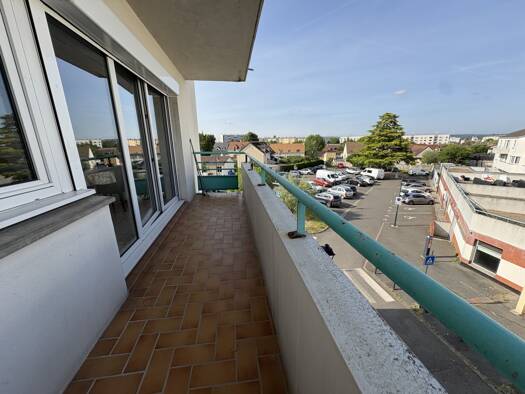 Appartement à louer 1 190 € 4 pièces 3 chambres 83,2 m² 2ème étage Les Clayes-sous-Bois 78340