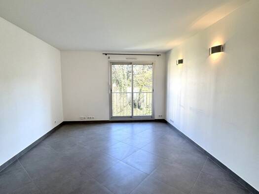 Appartement à louer 938 € 2 pièces 1 chambre 38 m² Étage 2/4 Petit Robinson L'Haÿ-les-Roses 94240