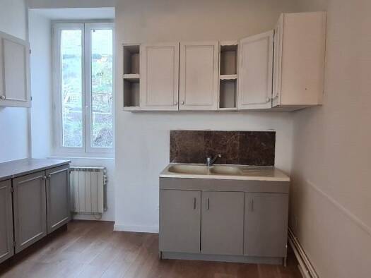 Appartement à louer 630 € 3 pièces 3 chambres 71,6 m² 1 étages Joyeuse 07260