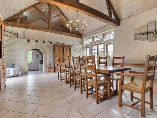 Maison à vendre 329 900 € 7 pièces 4 chambres 224,4 m² 1 408 m² de terrain Neuville-aux-Bois 45170