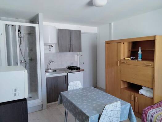 Appartement à louer 335 € 1 pièce 14 m² Docteur Lavalle Dijon 21000