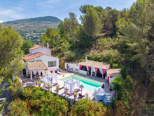Villa à vendre 785 000 € 5 pièces 4 chambres 164 m² 3 160 m² de terrain Colomars 06670