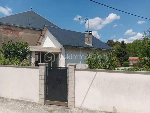 Maison de ville à vendre 93 000 € 5 pièces 2 chambres 75 m² 143 m² de terrain Civray 86400