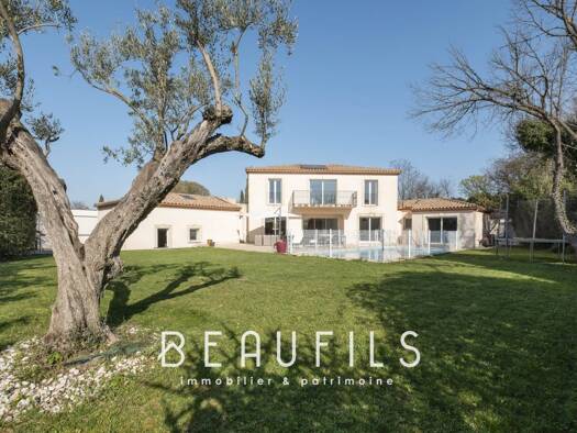 Maison de plain-pied à vendre 695 000 € 8 pièces 5 chambres 231 m² 1 477 m² de terrain Caveirac 30820