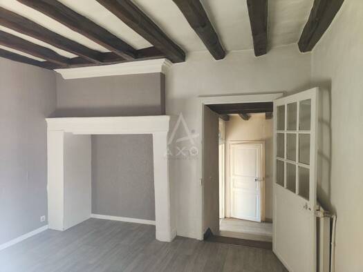 Appartement à louer 800 € 4 pièces 3 chambres 81 m² Étage 1/2 Seiches-sur-le-Loir 49140