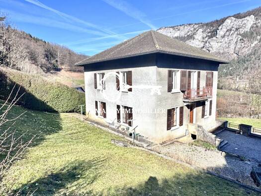 Maison à vendre 295 000 € 6 pièces 4 chambres 166 m² 799 m² de terrain Magland 74300