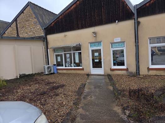 Local commercial à louer 870 € 160 m² de surface de vente République-Manutention Nevers 58000