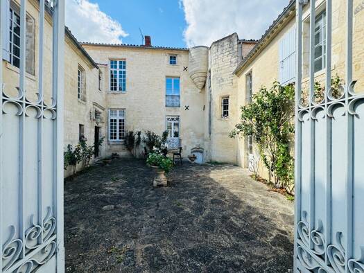 Maison à vendre 1 134 900 € 12 pièces 6 chambres 429 m² 1 400 m² de terrain Luçon 85400