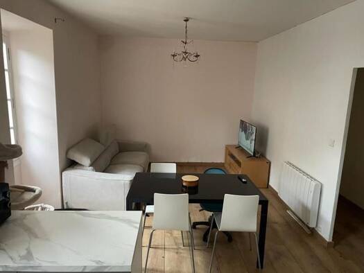 Appartement à vendre 101 992 € 4 pièces 2 chambres 75 m² Étage 1/1 Le Bugue 24260