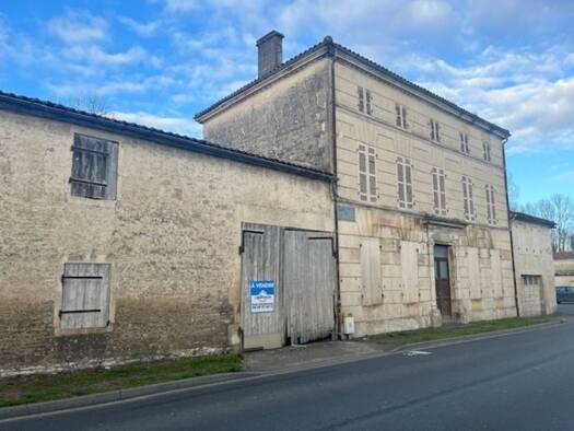 Maison à vendre 169 000 € 11 pièces 7 chambres 197 m² 1 020 m² de terrain La Brousse 17160