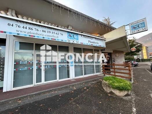 Local commercial à louer 944 € 73 m² de surface de vente Les Alpes Fontaine 38600