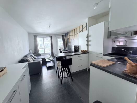Appartement à louer 892 € 2 pièces 1 chambre 41 m² Étage 2/4 Parc Saint Cyr-Haut de Fontenay Fontenay-le-Fleury 78330