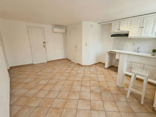 Appartement à louer 495 € 2 pièces 1 chambre 31 m² RDC Mazaugues 83136