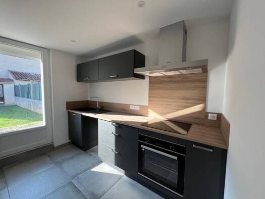 Maison à louer 800 € 3 pièces 2 chambres 67 m² 70 m² de terrain Centre Ville Castres 81100