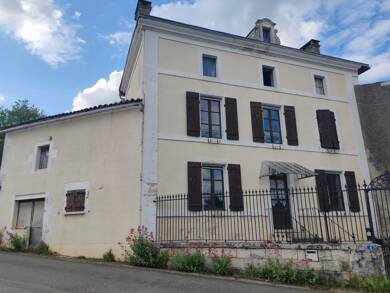 Maison à louer 745 € 4 pièces 3 chambres 99,6 m² Salles 79800