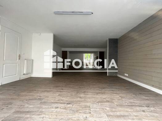 Local commercial à louer 650 € 71 m² de surface de vente Mayenne 53100