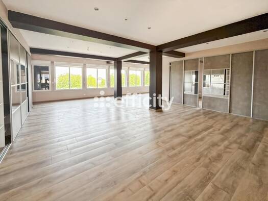 Appartement à vendre 378 000 € 5 pièces 2 chambres 166,5 m² 3ème étage Centre Saintes 17100