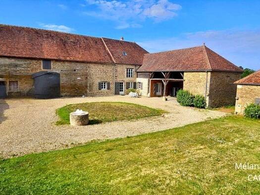 Ferme à vendre 525 000 € 11 pièces 6 chambres 368 m² 20 196 m² de terrain Vic-de-Chassenay 21140