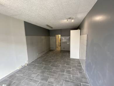 Local commercial à louer 595 € 32 m² de surface de vente Aubagne 13400