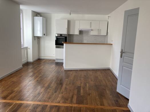 Appartement à louer 580 € 3 pièces 2 chambres 60 m² Étage 1/3 St Claude 39200