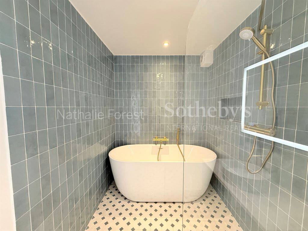 APPARTEMENT RÉNOVÉ - 2 CHAMBRES - VUE EXCEPTIONNELLE - PARKING — 12